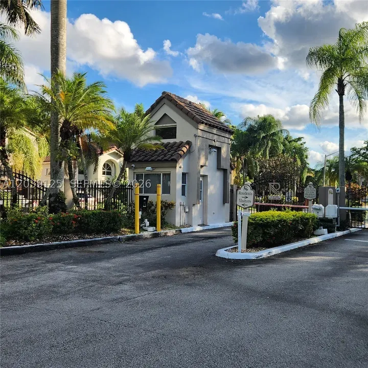 3 Bed 2 Bath Traditional Suburban Family Home in Hollywood, FL - 5