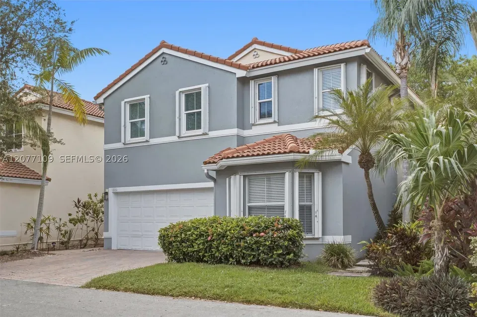 3 Bed 2 Bath Traditional Suburban Family Home in Hollywood, FL - 2