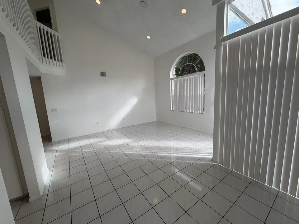 3 Bed 2 Bath Traditional Suburban Family Home in Hollywood, FL - 4