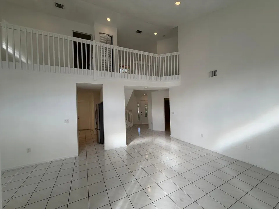 3 Bed 2 Bath Traditional Suburban Family Home in Hollywood, FL - 5
