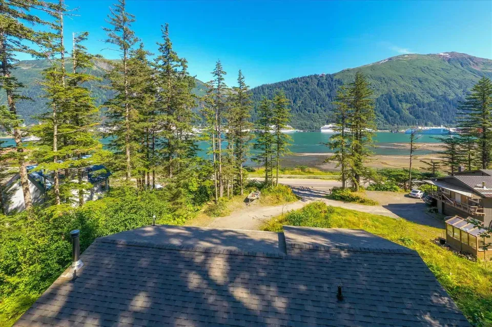 3 Bed 2 Bath Traditional Suburban Family Home in Juneau, AK