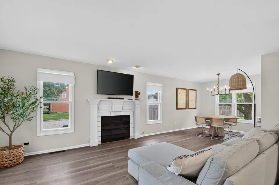 3 Bed 2 Bath Traditional Suburban Family Home in Kenosha, WI - 3
