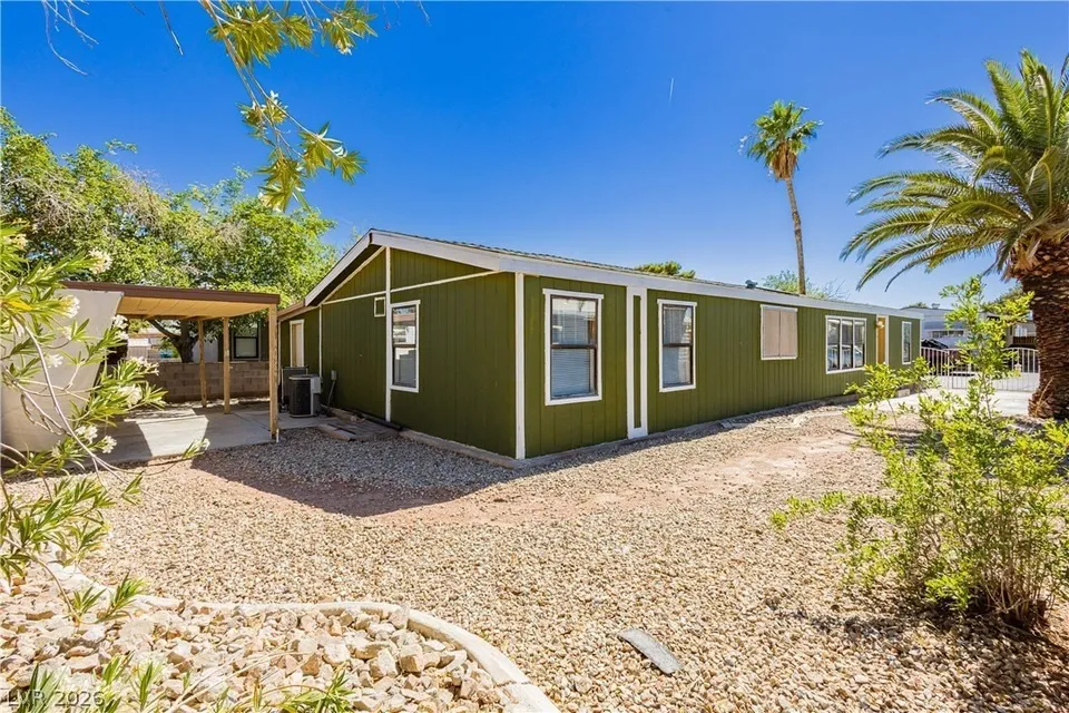 3 Bed 2 Bath Traditional Suburban Family Home in Las Vegas, NV - 2