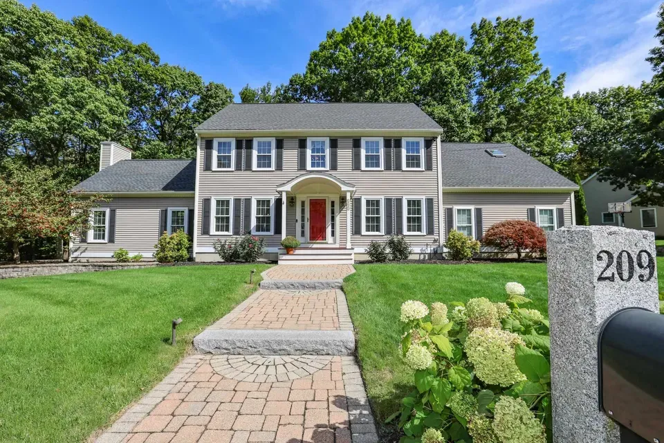 3 Bed 2 Bath Traditional Suburban Family Home in Manchester, NH - 1