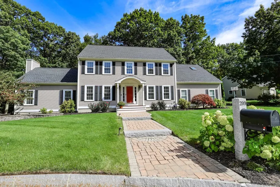 3 Bed 2 Bath Traditional Suburban Family Home in Manchester, NH - 3