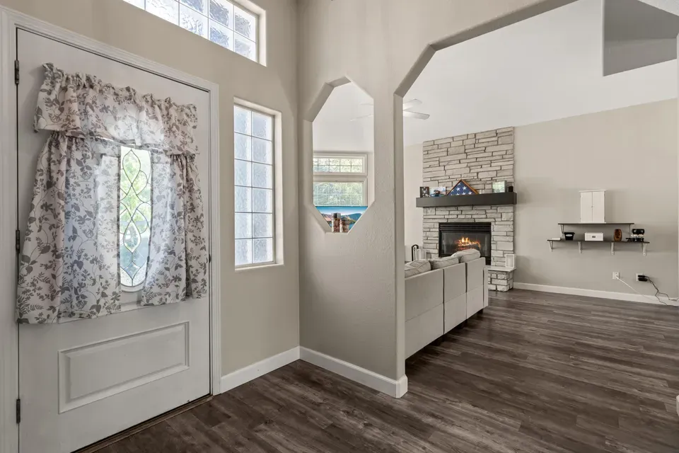 3 Bed 2 Bath Traditional Suburban Family Home in Medford, OR - 5