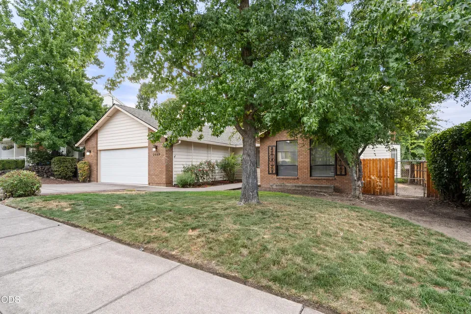 3 Bed 2 Bath Traditional Suburban Family Home in Medford, OR