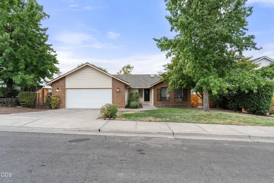 3 Bed 2 Bath Traditional Suburban Family Home in Medford, OR - 2