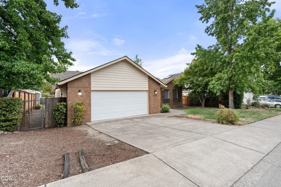 3 Bed 2 Bath Traditional Suburban Family Home in Medford, OR - 3