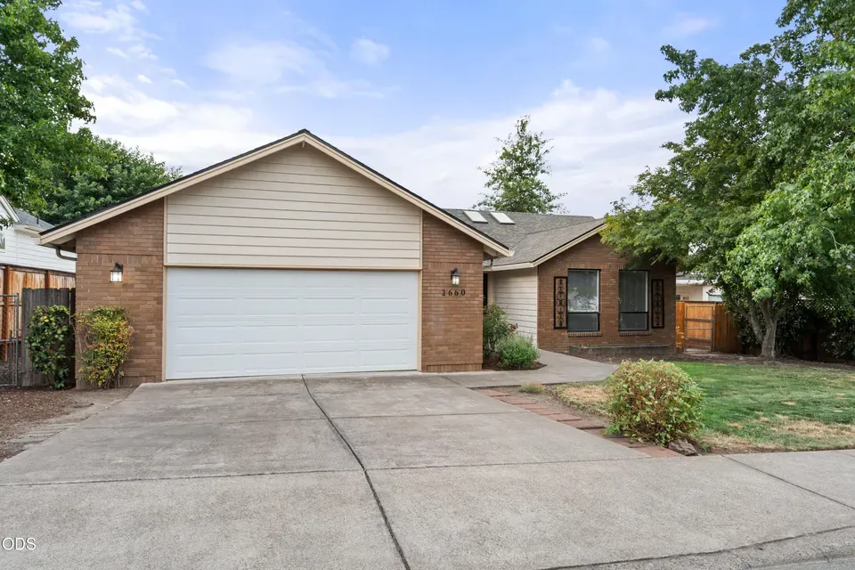 3 Bed 2 Bath Traditional Suburban Family Home in Medford, OR - 4