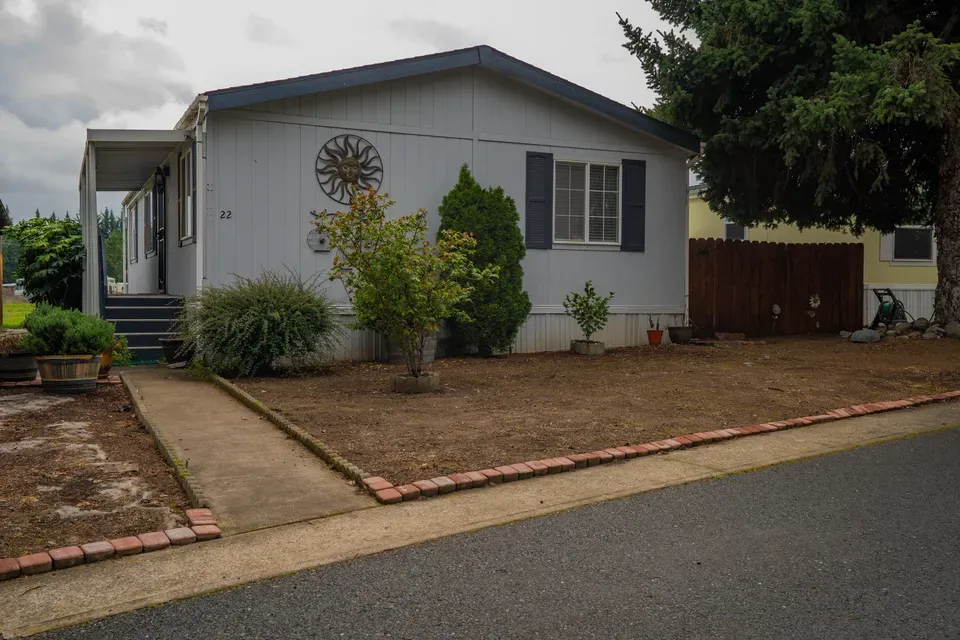 3 Bed 2 Bath Traditional Suburban Family Home in Medford, OR