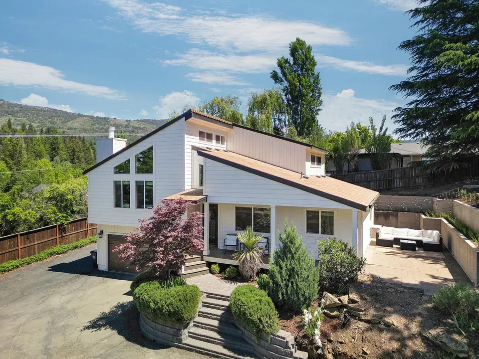 3 Bed 2 Bath Traditional Suburban Family Home in Medford, OR - 2