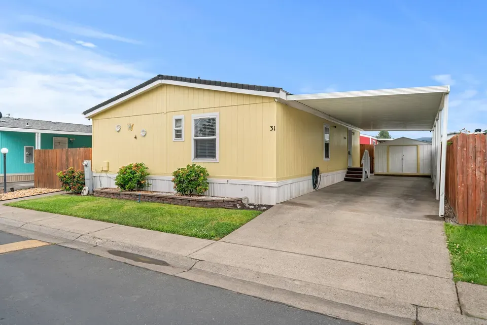 3 Bed 2 Bath Traditional Suburban Family Home in Medford, OR - 2