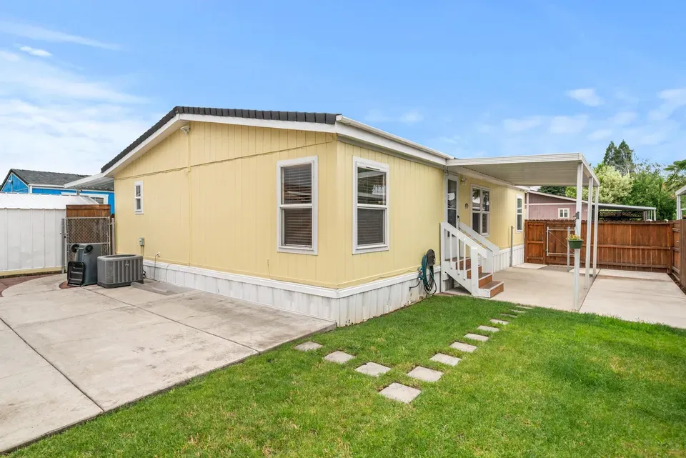 3 Bed 2 Bath Traditional Suburban Family Home in Medford, OR - 5