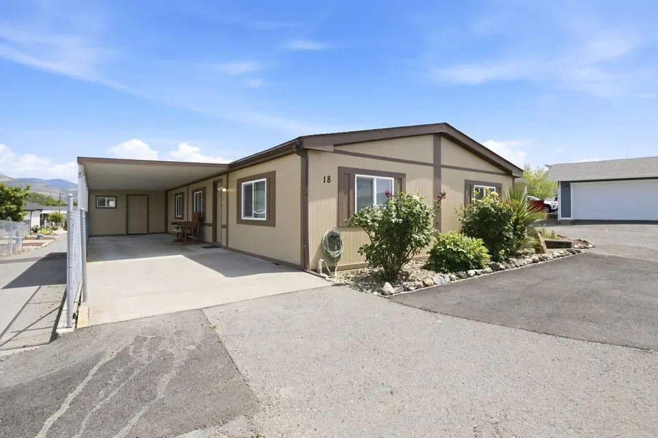 3 Bed 2 Bath Traditional Suburban Family Home in Medford, OR - 2
