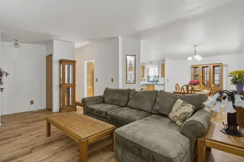 3 Bed 2 Bath Traditional Suburban Family Home in Medford, OR - 3