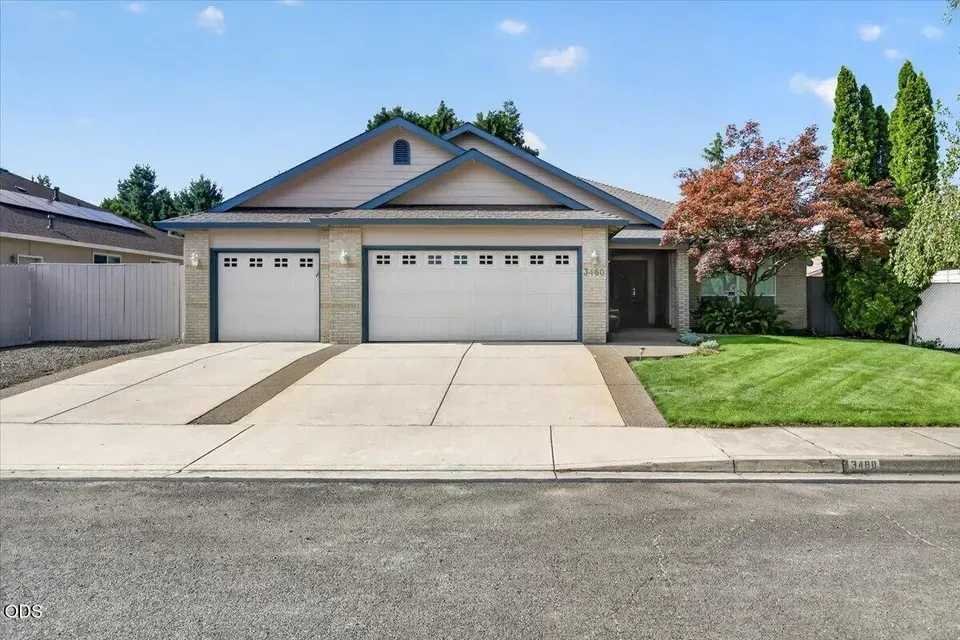 3 Bed 2 Bath Traditional Suburban Family Home in Medford, OR - 2