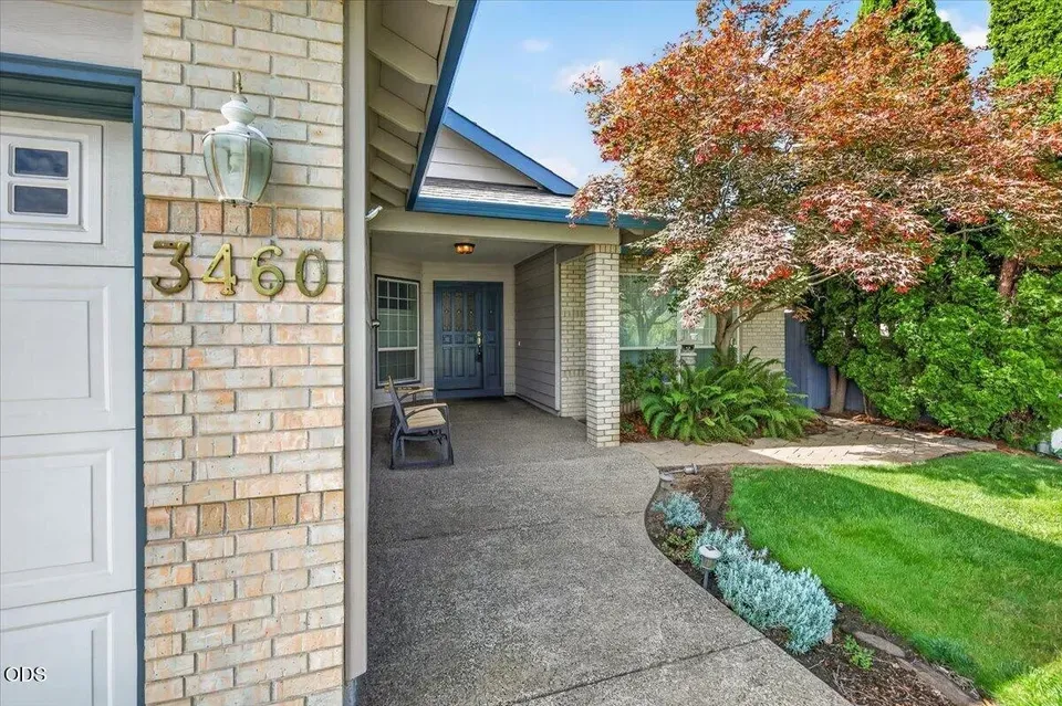 3 Bed 2 Bath Traditional Suburban Family Home in Medford, OR - 3