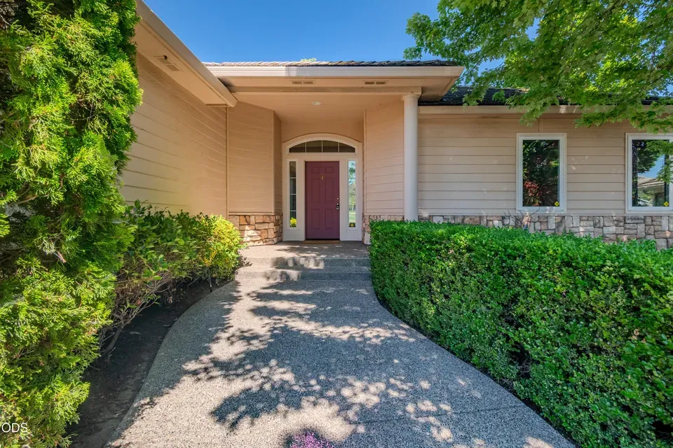 3 Bed 2 Bath Traditional Suburban Family Home in Medford, OR - 2