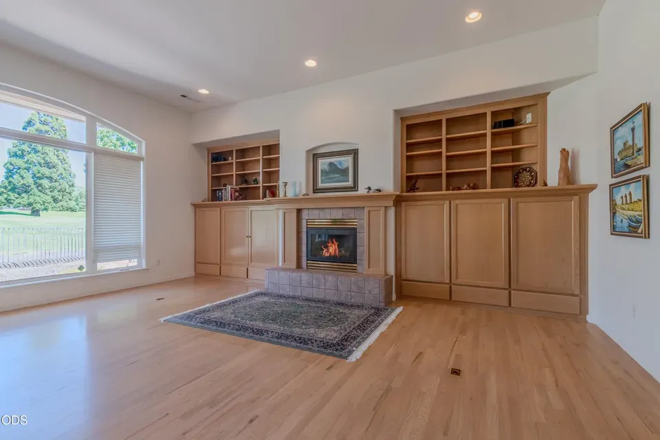 3 Bed 2 Bath Traditional Suburban Family Home in Medford, OR - 5