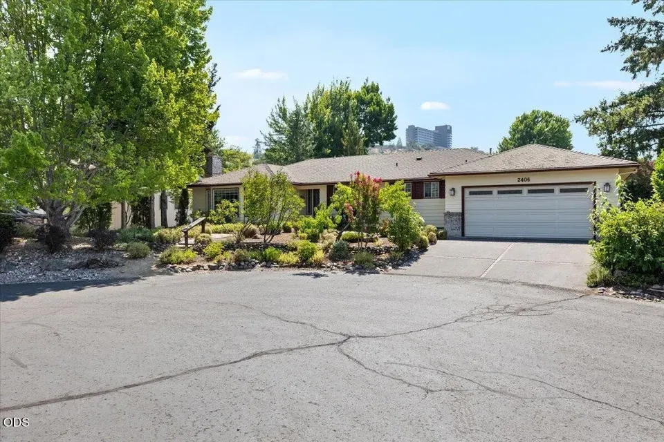 3 Bed 2 Bath Traditional Suburban Family Home in Medford, OR - 1