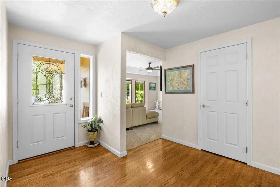 3 Bed 2 Bath Traditional Suburban Family Home in Medford, OR - 5