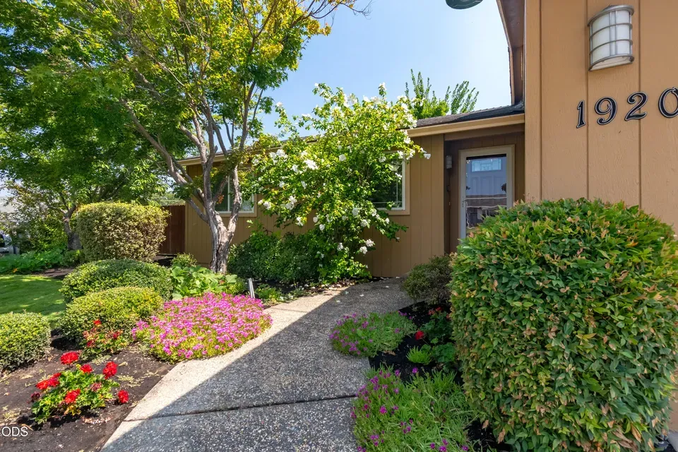 3 Bed 2 Bath Traditional Suburban Family Home in Medford, OR - 4