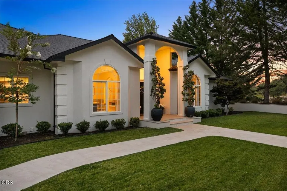 3 Bed 2 Bath Traditional Suburban Family Home in Medford, OR - 4