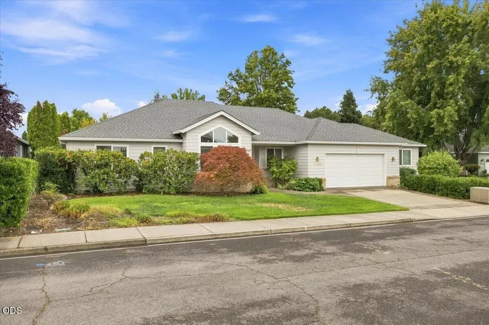 3 Bed 2 Bath Traditional Suburban Family Home in Medford, OR - 1