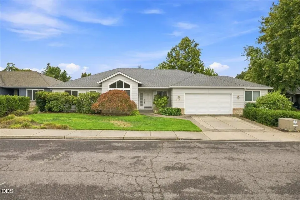 3 Bed 2 Bath Traditional Suburban Family Home in Medford, OR - 2