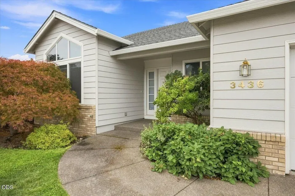 3 Bed 2 Bath Traditional Suburban Family Home in Medford, OR - 5
