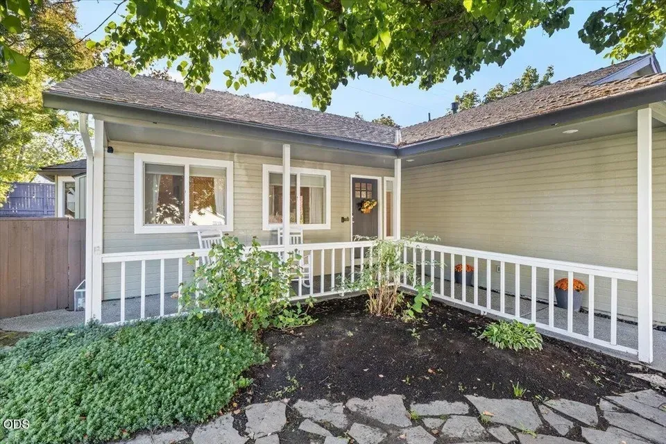 3 Bed 2 Bath Traditional Suburban Family Home in Medford, OR - 3