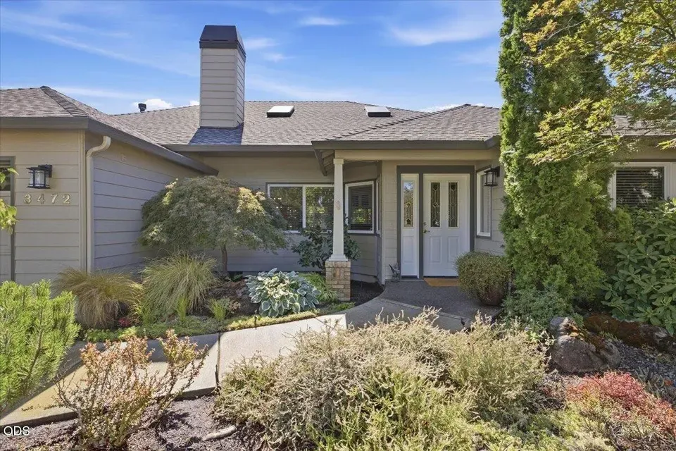3 Bed 2 Bath Traditional Suburban Family Home in Medford, OR
