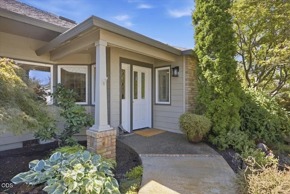 3 Bed 2 Bath Traditional Suburban Family Home in Medford, OR - 2