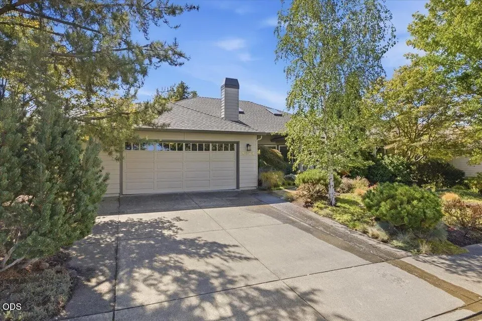 3 Bed 2 Bath Traditional Suburban Family Home in Medford, OR - 4