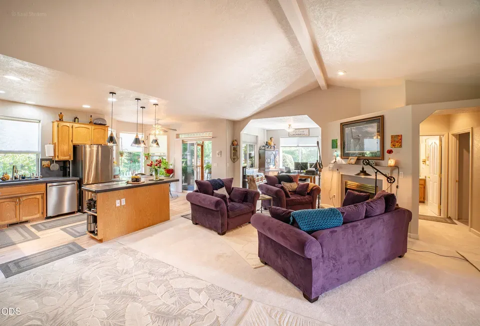 3 Bed 2 Bath Traditional Suburban Family Home in Medford, OR - 4