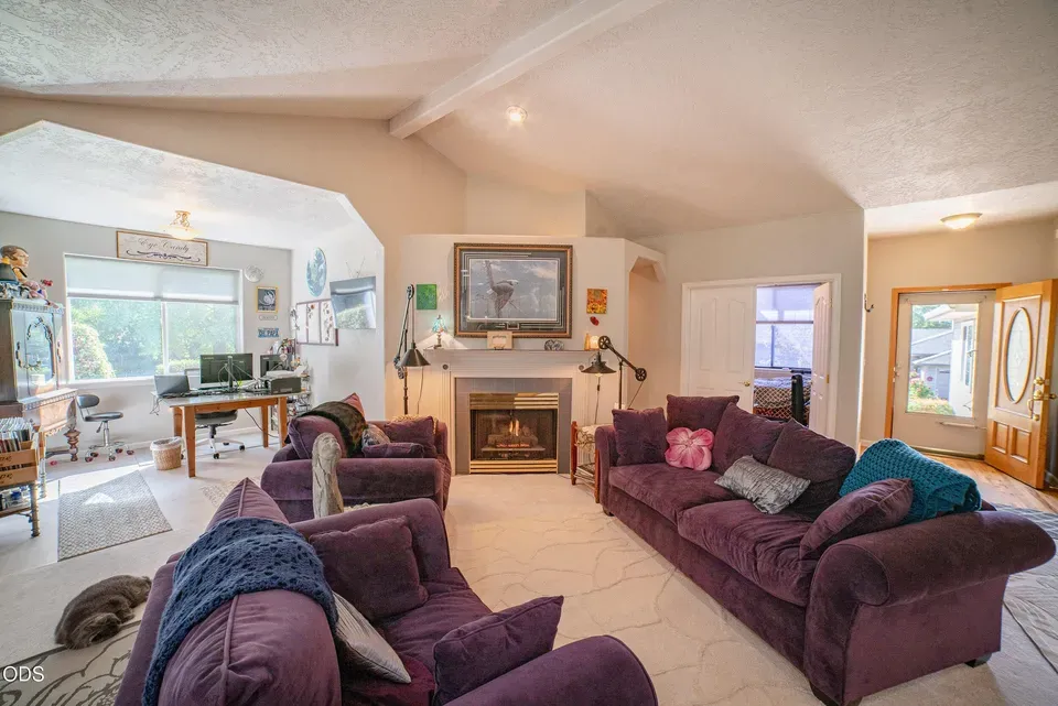 3 Bed 2 Bath Traditional Suburban Family Home in Medford, OR - 5