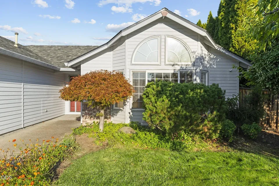 3 Bed 2 Bath Traditional Suburban Family Home in Medford, OR - 5