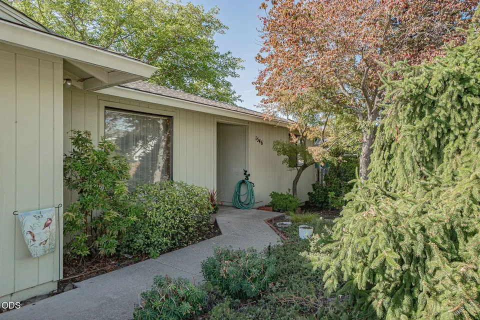 3 Bed 2 Bath Traditional Suburban Family Home in Medford, OR - 2