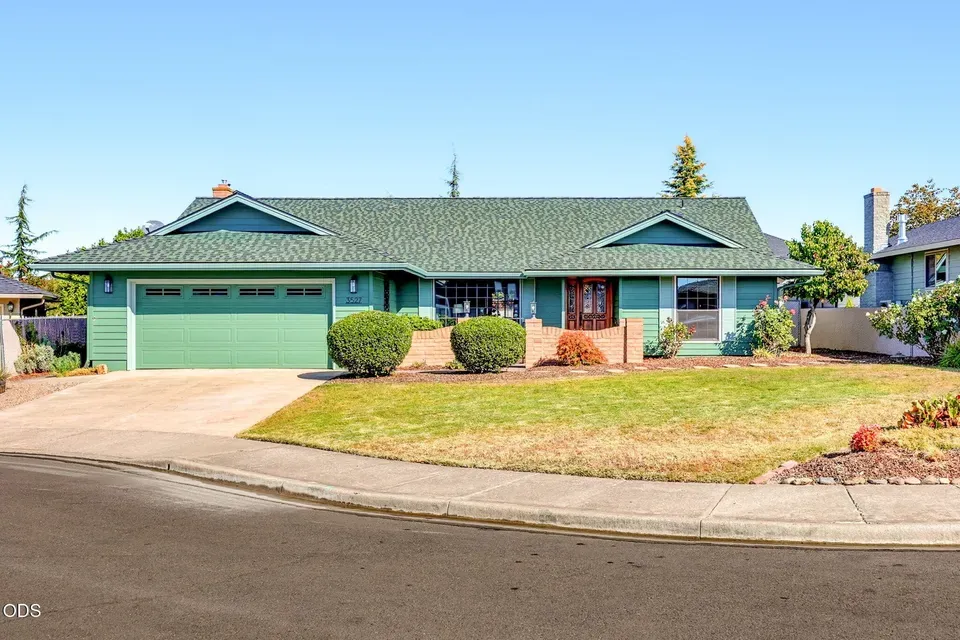 3 Bed 2 Bath Traditional Suburban Family Home in Medford, OR - 2