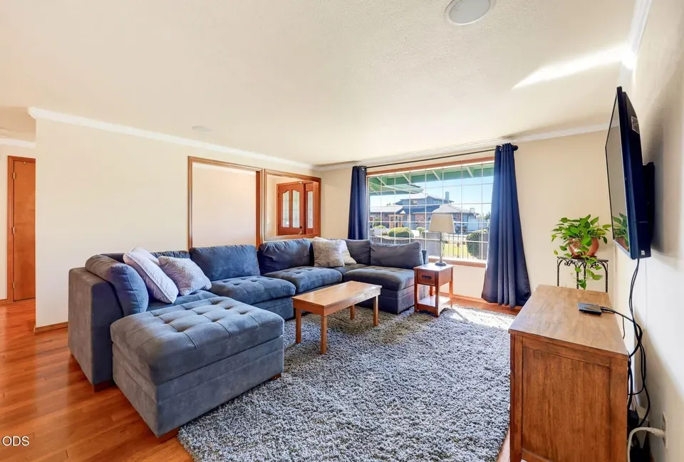 3 Bed 2 Bath Traditional Suburban Family Home in Medford, OR - 4