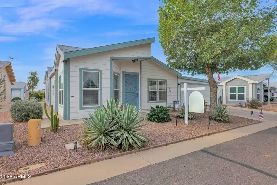 3 Bed 2 Bath Traditional Suburban Family Home in Mesa, AZ - 2
