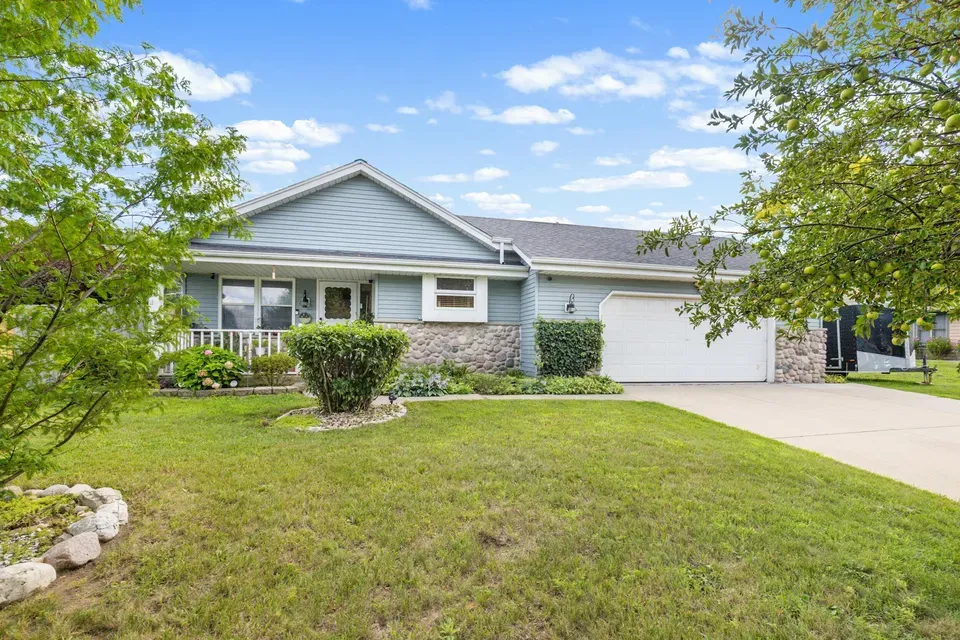 3 Bed 2 Bath Traditional Suburban Family Home in Milwaukee, WI - 1