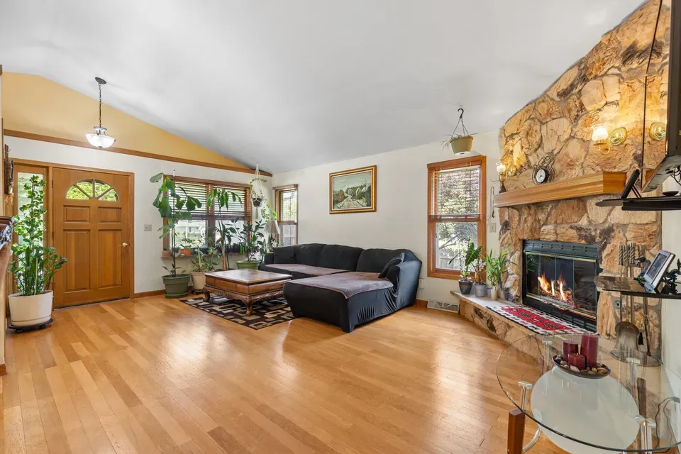 3 Bed 2 Bath Traditional Suburban Family Home in Milwaukee, WI - 2