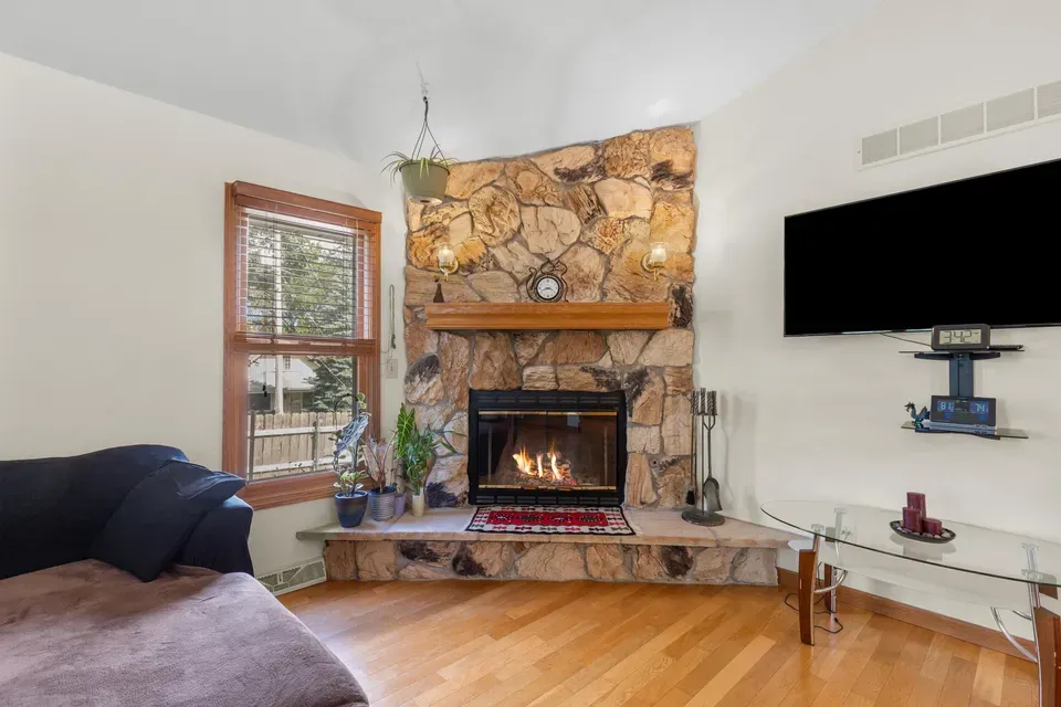 3 Bed 2 Bath Traditional Suburban Family Home in Milwaukee, WI - 4