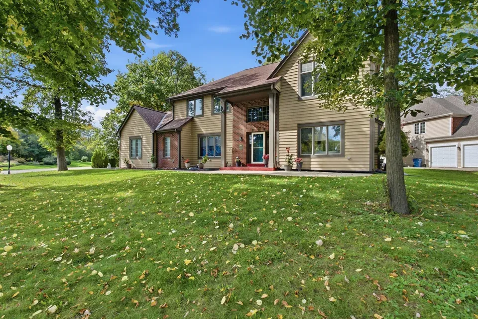 3 Bed 2 Bath Traditional Suburban Family Home in Milwaukee, WI - 2
