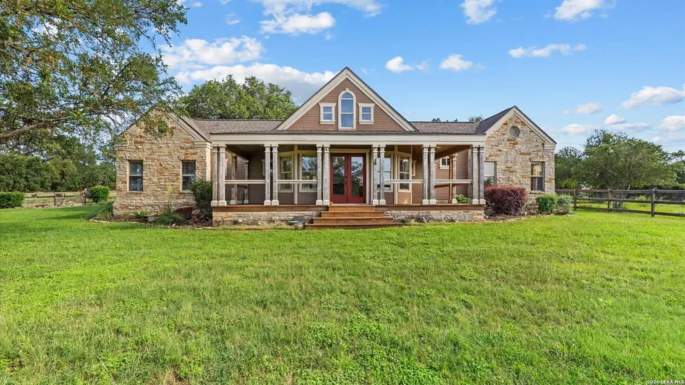 3 Bed 2 Bath Traditional Suburban Family Home in New Braunfels, TX - 2