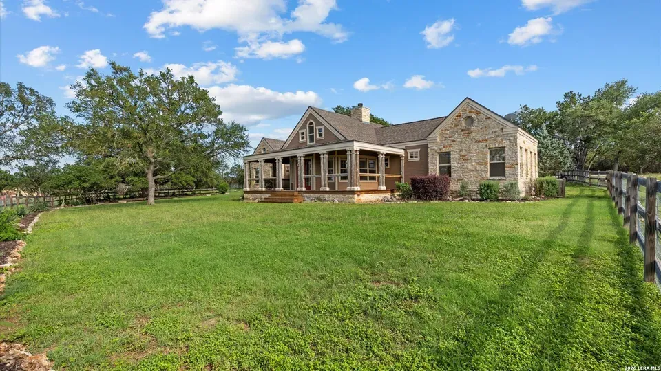 3 Bed 2 Bath Traditional Suburban Family Home in New Braunfels, TX - 3