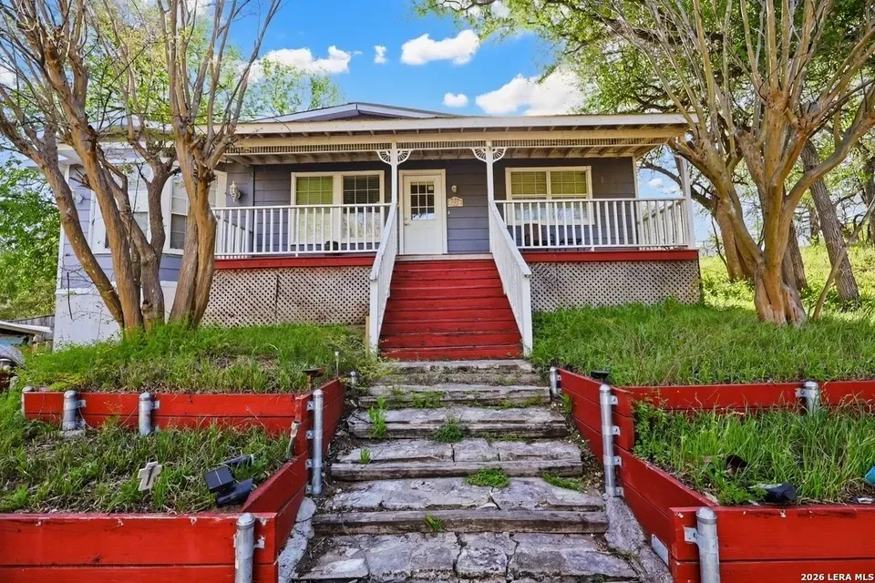 3 Bed 2 Bath Traditional Suburban Family Home in New Braunfels, TX - 2