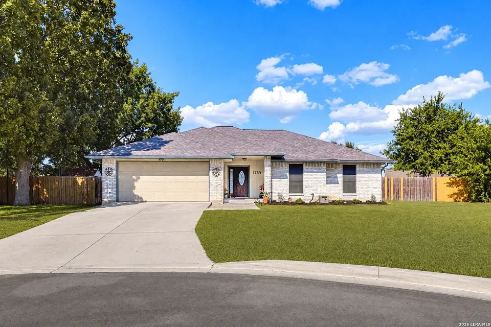 3 Bed 2 Bath Traditional Suburban Family Home in New Braunfels, TX - 1